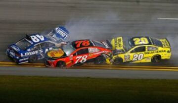 Jimmie Johnson (48), Martin Truex Jr. (78) y Matt Kenseth (20).