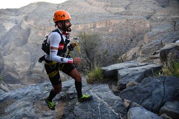 Con una distancia de unos 172 km y un desnivel positivo de unos 10.000 metros, se la considera la carrera a pie de Trail running más prestigiosa del mundo. En la imagen Diego Pazos.