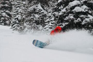 Volviendo a disfrutar del snowboard tras el cáncer en Baldface (Canadá).