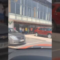 La particular reacción de un delantero de Colo Colo al ver la gran fila de un supermercado