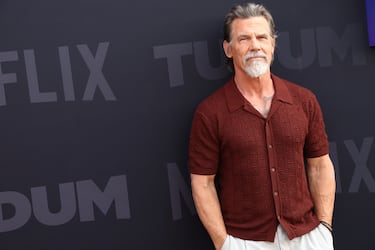 Su papel en 'No es país para viejos' (2007) lo consolidó como actor de prestigio, seguido por interpretaciones destacadas en 'W.' (2008), donde encarnó a George W. Bush, y 'Milk' (2008), por la que fue nominado al Óscar como mejor actor de reparto.

En el cine comercial, es ampliamente reconocido por interpretar a Thanos en el Universo Cinematográfico de Marvel (Vengadores: Infinity War y Endgame) y a Cable en 'Deadpool 2'. También ha participado en películas como 'Sicario', 'Hail, Caesar!', 'Dune' y 'Men in Black 3', donde interpretó al joven Agente K.