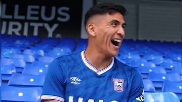 Marcelino Núñez dice esto en plena sesión de fotos con su nuevo club y desata las risas