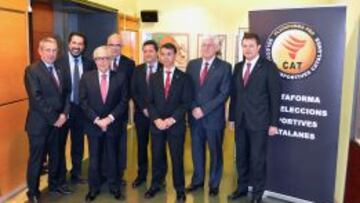 El Secretari General de l' Esport de Catalunya, Iván Tibau (centro), con varios de los ponentes de la jornada de Diplomacia Deportiva.