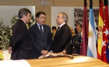 Ignacio González con Florentino Pérez y Miguel Cardenal.