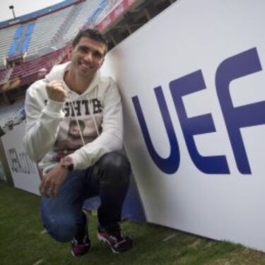Reyes, bandera del Sevilla en su partido número 100 de UEFA