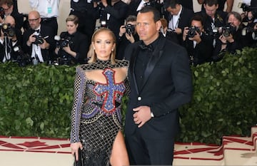 Aunque varios rumores señalan que la pareja se casó en secreto, JLo ha salido a desmentirlo en varias ocasiones, expresando que el ex-beisbolista y ella siguen estando comprometidos y organizando la boda.
