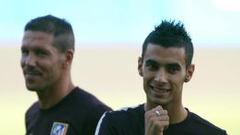 Kader, junto a Simeone en un entrenamiento del Atl&eacute;tico de Madrid.