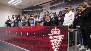 Charlie Dean: "¡Son unos mentirosos, que se vayan cuanto antes!"