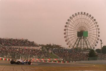 De hacer una encuesta entre los pilotos que han corrido alguna vez en F1 sobre su Top 5 de pistas favoritas, es f芍cil que Suzuka fuese de las m芍s nombradas. La entregada afici車n japonesa y la complejidad de su trazado, en especial de la zona de las 'S', hacen una mezcla perfecta para profesionales y fans de la F車rmula 1. Entr車 en el Mundial en 1987 y ha dejado im芍genes para la historia. El toque entre Senna y Prost en 1989 que hizo estallar la guerra entre ambos en McLaren o el adelantamiento de Alonso a Schumacher en la 130R en 2005 son solo algunas.