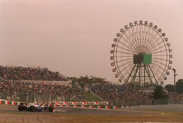 De hacer una encuesta entre los pilotos que han corrido alguna vez en F1 sobre su Top 5 de pistas favoritas, es fácil que Suzuka fuese de las más nombradas. La entregada afición japonesa y la complejidad de su trazado, en especial de la zona de las 'S', hacen una mezcla perfecta para profesionales y fans de la Fórmula 1. Entró en el Mundial en 1987 y ha dejado imágenes para la historia. El toque entre Senna y Prost en 1989 que hizo estallar la guerra entre ambos en McLaren o el adelantamiento de Alonso a Schumacher en la 130R en 2005 son solo algunas.