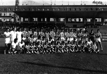 En los 80, LaLiga estaba formada por 18 equipos y la repartición de puntos por victoria era de dos. Los ‘orelluts’, que recién habían ascendido, sumaron 12 unidades de 68 posibles y encajaron 82 goles en 34 encuentros. A pesar de la catastrófica temporada, resaltan el empate contra el Real Betis, que se clasificó a la UEFA, y la victoria frente al Atlético de Madrid por tres goles a cero. 