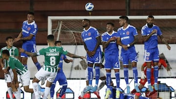 Futbol, Universidad de Chile vs O&acirc;Higgins.
 Fecha 4, campeonato Nacional 2022.
 El jugador de O&acirc;Higgins Pablo Hernandez, centro, juega el bal&Atilde;&sup3;n contra Universidad de Chile durante el partido de primera division realizado en el