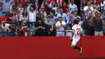 Coke celebra el 2-0.