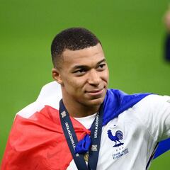 PSG make one last push to convince Mbappé to stay