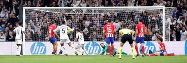 Llorente enfría la fiesta blanca