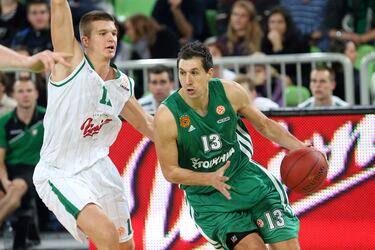 

Pensar en Diamantidis es pensar en el Panathinaikos, equipo al que llegó en 2004 y del que se despidió en 2016. Hasta la elección esta temporada de Kendrick Nunn, el base era el único MVP que habían tenido los de verde en su historia (2011). Mejor Defensor de la Euroliga en seis temporadas, ganó tres Euroligas (2007, 2009 y 2011) y en dos de ellas también fue el mejor de la Final Four (2007 y 2011). 
