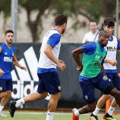 Valencia: Kondogbia y Gayà, listos para jugar ante el Atlético