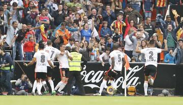 Rodrigo adelantó al Valencia. 2-1.