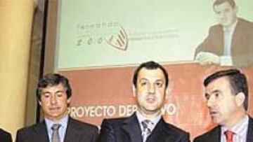 <b>FUTURO. </b>De izquierda a derecha, Asua, Noriega, Lamikiz y Dani, durante su comparecencia de ayer.