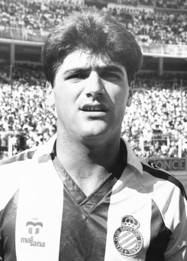 Jugó dos temporadas con el Real Madrid 81/82 y 85/86. Con el Espanyol jugó tres temporadas desde 1986 a 1989.