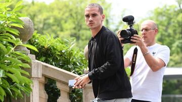 Griezmann llegando a la concentración.