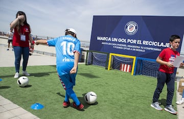 El Atleti celebra el Día del Niño en el Metropolitano