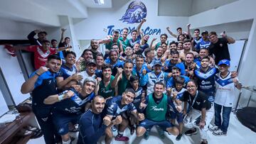 La plantilla del Celaya festeja su superliderato en el Clausura 2023