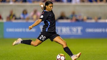 La goleadora de la Liga y de Chicago Red Stars es nombrada la mejor jugadora del mes de agosto; Kerr hizo 5 goles en el mes, con lo que se mantiene como Pichichi del torneo.