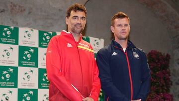 Sergi Bruguera y el capitán británico, Leon Smith.