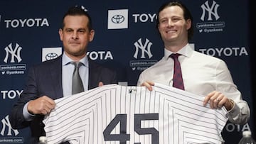 El líder de la MLB en ponches hizo oficial su llegada a New York Yankees al ser presentado por la organización y firmar su contrato esta mañana.