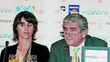 <b>ATENTOS. </b>Escauriaza y Jiménez escuchan las preguntas.