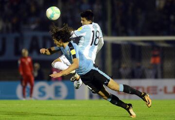 Edinson Cavani y  Marcos Acuña.