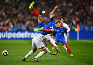 Los partidos entre ambas selecciones no son solo competiciones deportivas; cada juego está lleno de historia compartida, trayendo recuerdos de pasadas confrontaciones y rivalidades.