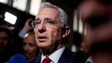 ¿Álvaro Uribe podría seguir legislando en el Senado durante detención?