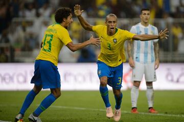 Alegría de Miranda después de anotar el gol 0-1 en el tiempo de descuento