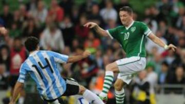 Una imagen de aquel partido (Mascherano y Robbie Keane).