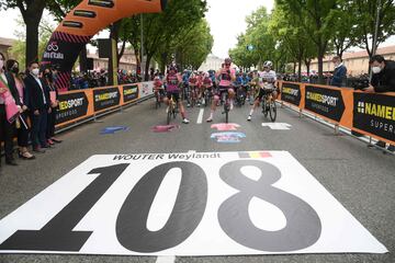 Homenaje en el Giro de Italia en el 10º aniversario de la muerte de Wouter Weylandt.