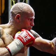 Kiko Martínez deja vacante el Europeo del peso pluma