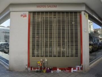 Homenaje a Luis Salom a las puertas del establecimiento de la familia.