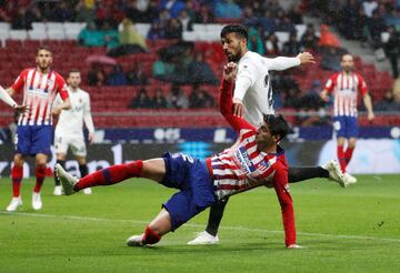 ??MORATA MARCA EL PRIMERO!! ?Buen¨ªsimo centro de Juanfran desde la derecha que ha rematado en el segundo palo con la diestra el delantero para abrir el marcador!