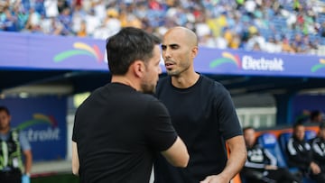 Nicolas Larcamon head coach of Cruz Azul and Guido Pizarro head coach of Tigres during the 6th round match between Cruz Azul and Tigres UANL as part of the Liga BBVA MX, Torneo Clausura 2026 at Cuauhtemoc Stadium, on February 15, 2026 in Puebla, Mexico.