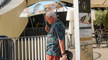 Un turista con un paraguas por la Setas en  otro día con altas temperaturas en la capital andaluza a 25 de julio del 2022 en Sevilla (Andalucía, España)
25 JULIO 2022
Eduardo Briones / Europa Press
25/07/2022