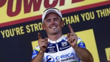 El australiano Simon Gerrans, plet&oacute;rico en el podio tras ganar la tercera etapa en Calvi.