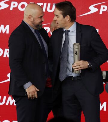 Premio Sportium Apuesta por el éxito deportivo de  Selección Española de fútbol. Julen Lopetegui, entrenador de La Roja., con Javier Matallanas, director audiovisual de Diario As.