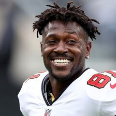 Antonio Brown se burla de Brady y lanza a la venta camisetas de Gisele Bündchen