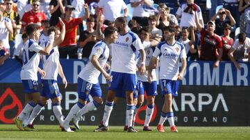 Los jugadores del Zaragoza celebran el gol de Vada frente al Legan¨¦s.