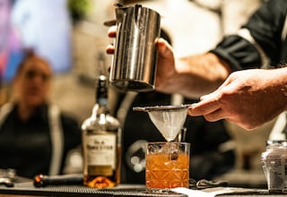 El capricho más buscado por los amantes del whisky: un kit ahumador con antorcha y varios sabores que te sorprenderá