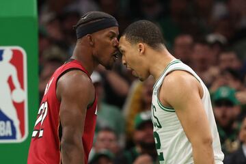 Boston Celtics, favorito en la final de la Conferencia Este contra Miami Heat, está contra las cuerdas: 0-2 para los de Florida, dirigidos por un Jimmy Butler que nunca se rinde. Casi al final del segundo partido, Grant Williams se encaró con él cuando los locales ganaban 96-89. Butler aceptó el reto y lideró la gran remontada visitante.