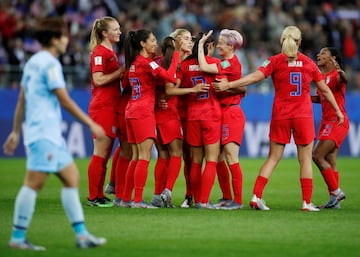 La máxima goleada en la historia de las categorías femeninas en Campeonatos Mundiales FIFA. Las actuales campeonas comenzaron con un golpe de autoridad y en el segundo tiempo lograron anotar 10 goles. Alex Morgan fue la figura del encuentro al lograr cinco goles.