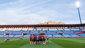 España, entrenándose en La Romareda.